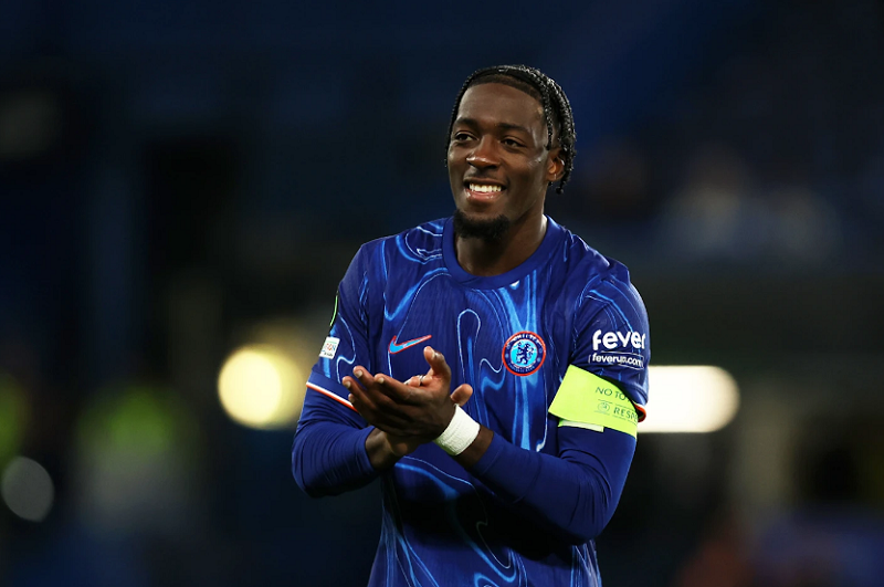 Dortmund nhắm Axel Disasi để thay thế Nico Schlotterbeck